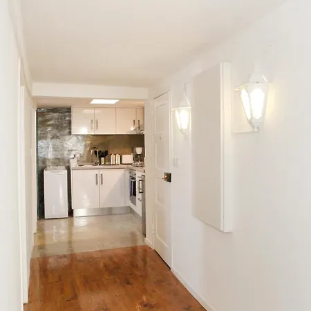 Best Terrace River View Apt In Alfama 아파트 *