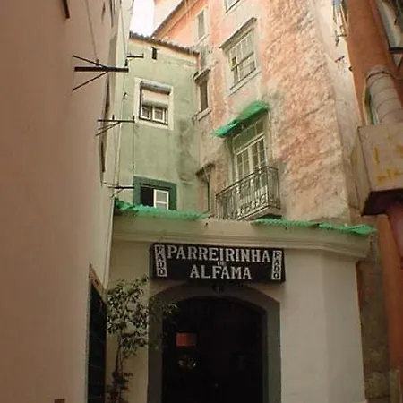 Best Terrace River View Apt In Alfama アパート リスボン