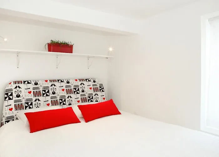 Best Terrace River View Apt In Alfama