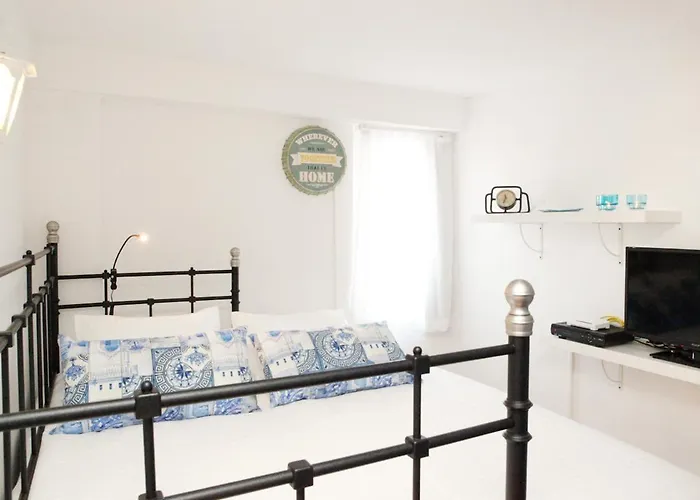 Best Terrace River View Apt In Alfama Апартаменты *