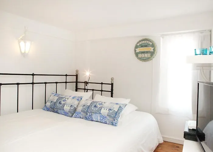 Best Terrace River View Apt In Alfama Lissabon