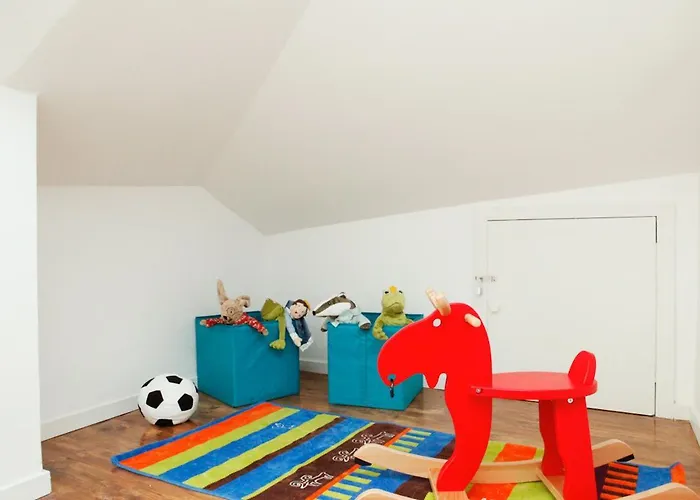 Best Terrace River View Apt In Alfama Лиссабон