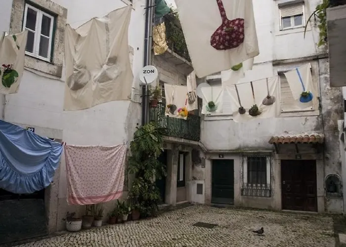 Best Terrace River View Apt In Alfama * Lissabon