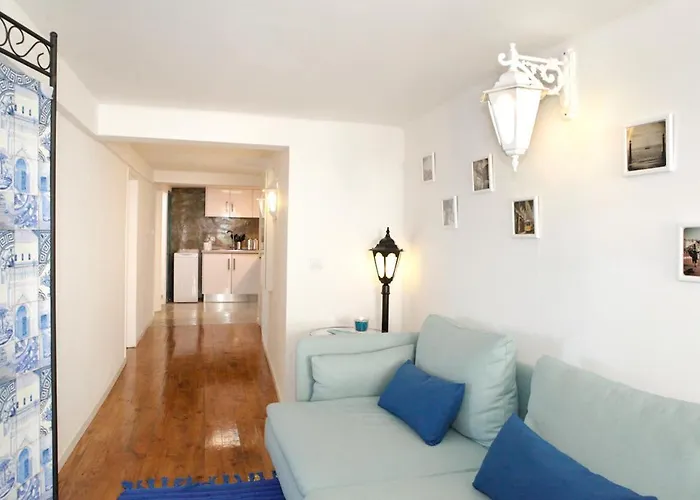 Best Terrace River View Apt In Alfama Апартаменты *