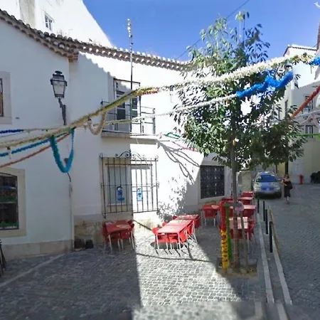 Best Terrace River View Apt In Alfama Lissabon
