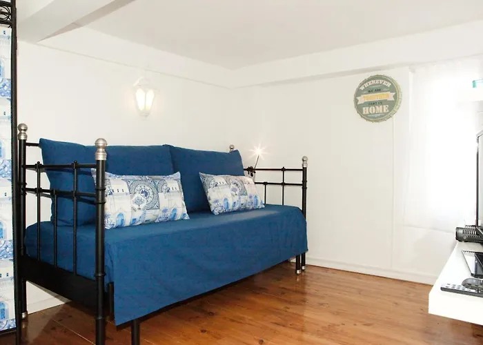 Best Terrace River View Apt In Alfama Appartement